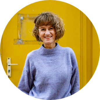 Anette Hrubesch, Sprachkünsterlin